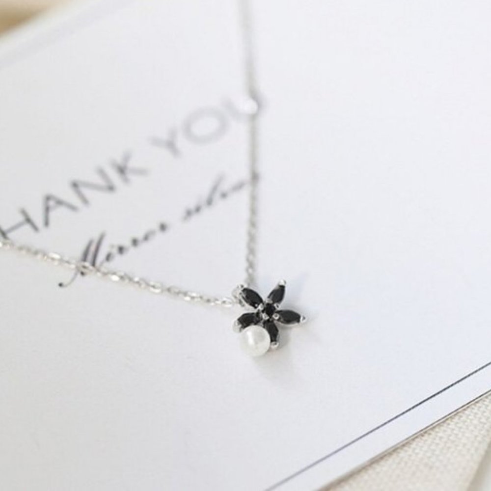 NEW 925 Sterling Silver Pearl Flower Necklace - Picture 2 of 5